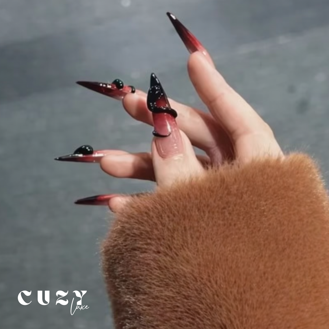 Black French snake Nail Art