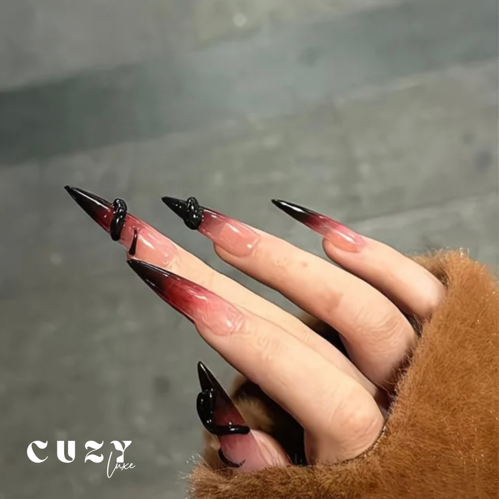 Black French snake Nail Art