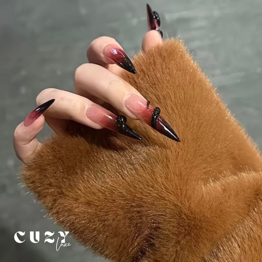 Black French snake Nail Art